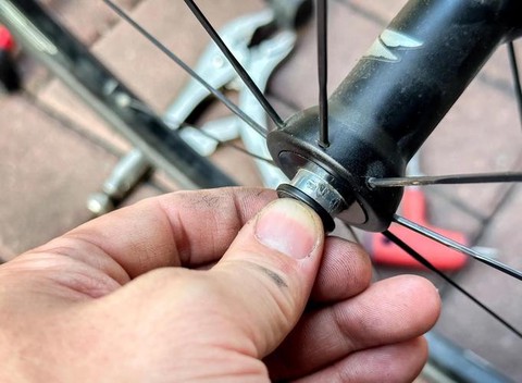 绝地求生怎么拆车轮[图1]